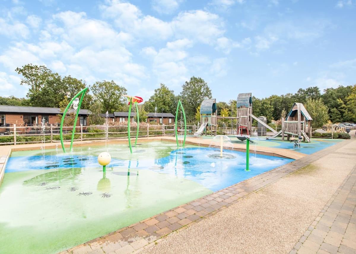 Norfolk Woods Resort And Spa Narborough  Zewnętrze zdjęcie